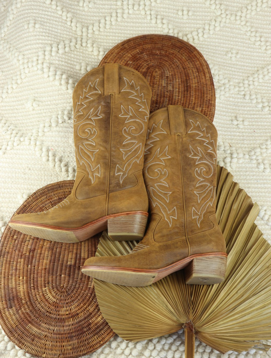 Desert Rose Cowgirl Boots || Tan